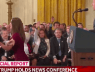 Altercation entre Donald Trump et Jim Acosta lors d'une conférence de presse de la Maison Blanche. // Source : NBC News