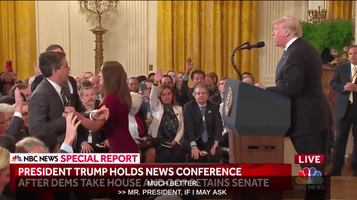 Altercation entre Donald Trump et Jim Acosta lors d'une conférence de presse de la Maison Blanche. // Source : NBC News