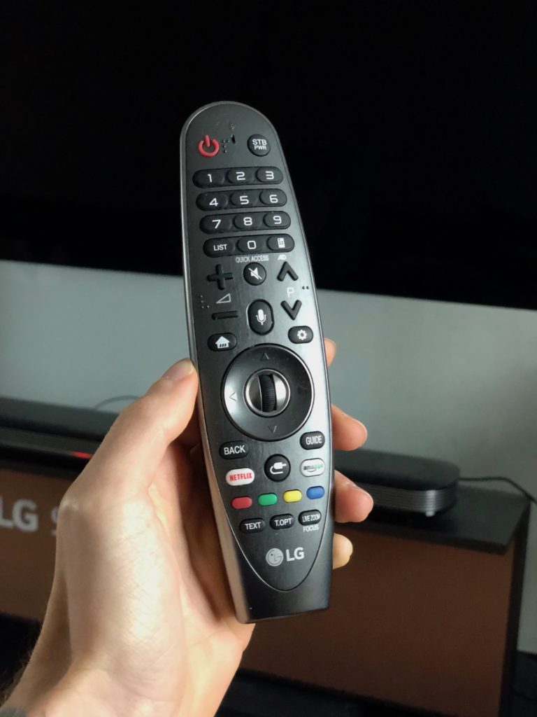 La télécommande de la LG W8 // Source : Numerama La télécommande de la LG W8 // Source : Numerama