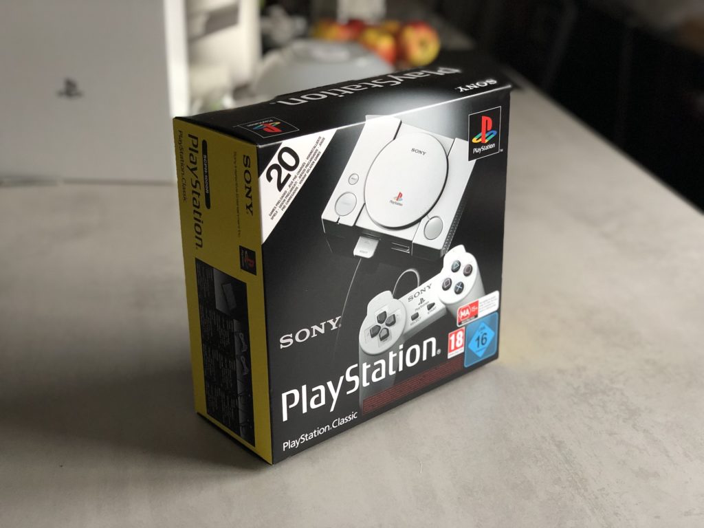 Boîte de la PlayStation Classic // Source : Numerama (Maxime Claudel) Boîte de la PlayStation Classic // Source : Numerama (Maxime Claudel)