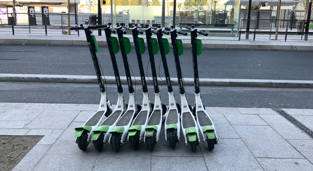 Des trottinettes Lime à Paris // Source : Marie Turcan pour Numerama