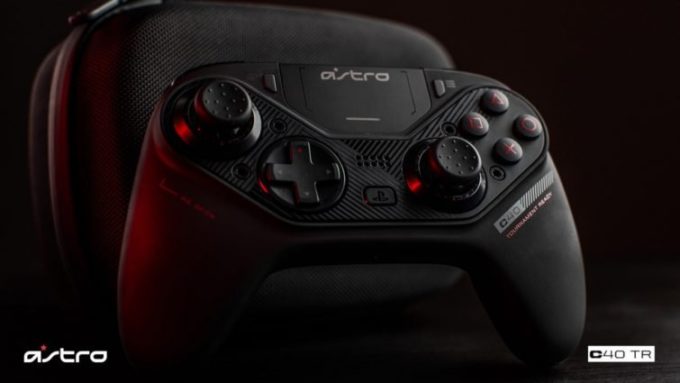 À 200 dollars la manette, Astro justifie l'ajout d'une housse de protection.  // Source : Astro