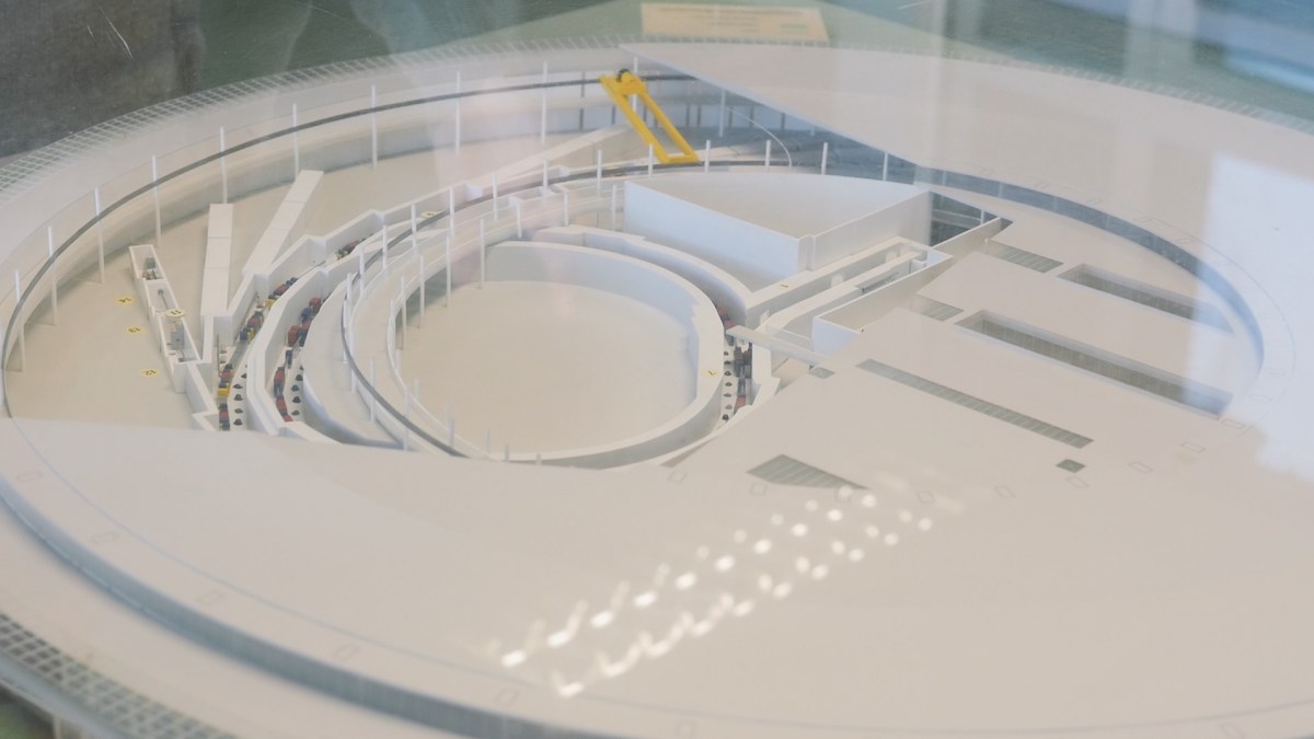 Une maquette du Synchrotron Soleil. // Source : Louise Audry pour Numerama