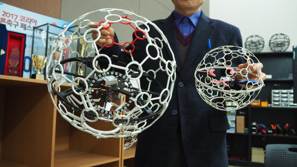 Comparaison de deux modèles de drones // Source : Ophélie Surcouf Comparaison de deux modèles de drones // Source : Ophélie Surcouf