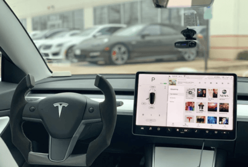 Volant sport pour Tesla Model 3 // Source : TAW Chicago