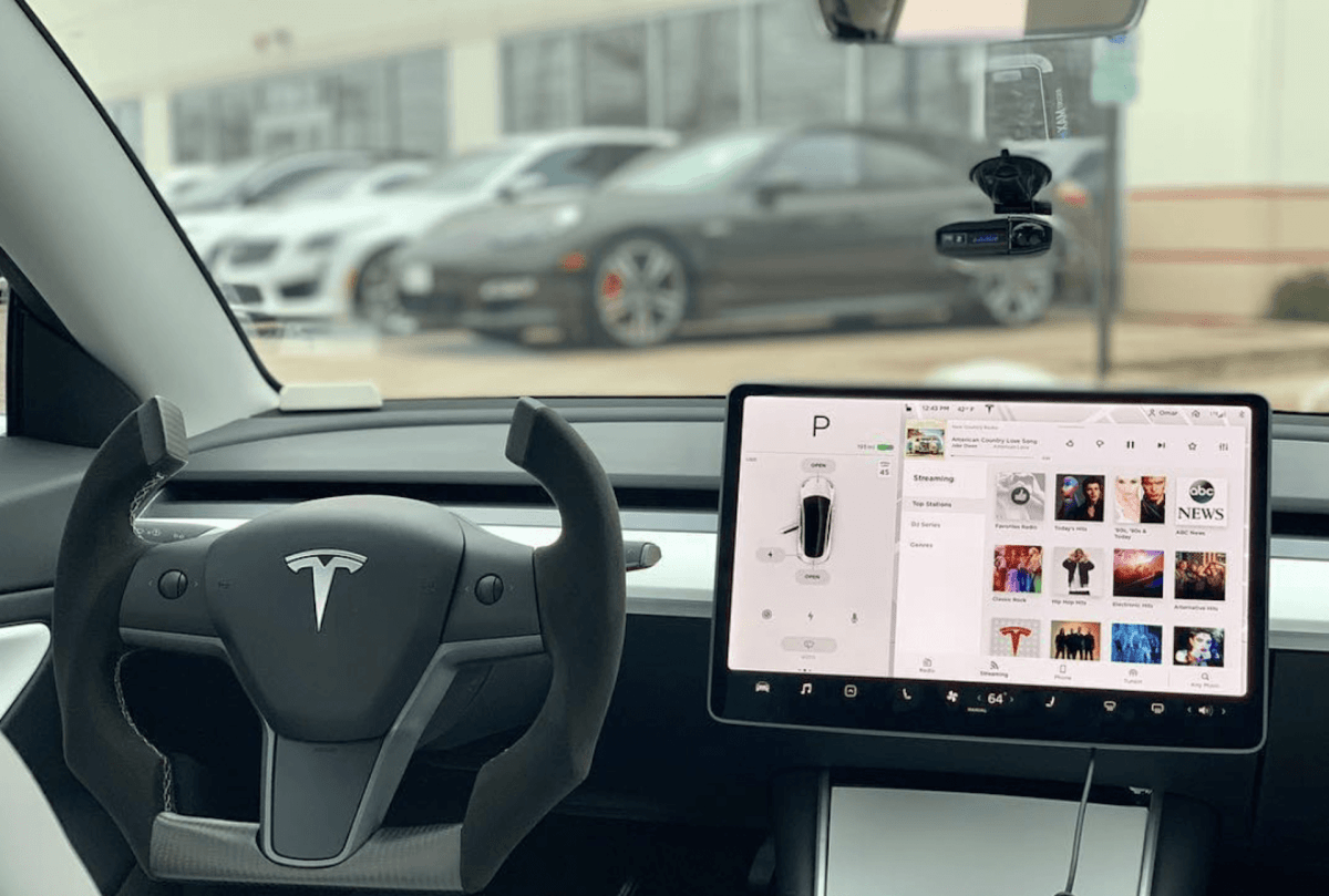 Volant sport pour Tesla Model 3 // Source : TAW Chicago