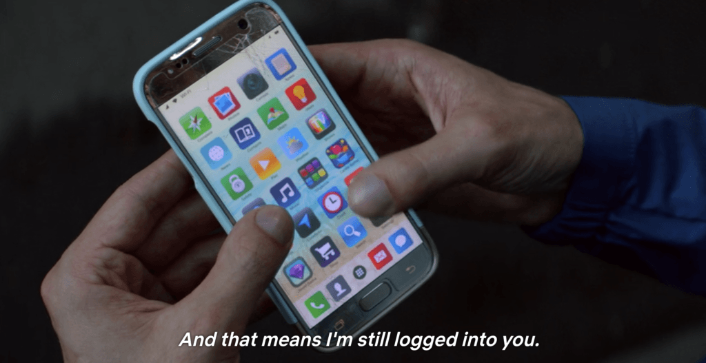 Dans la série You, les smartphones hackés ne sont pas des iPhone // Source : You, par Lifetime, sur Netflix