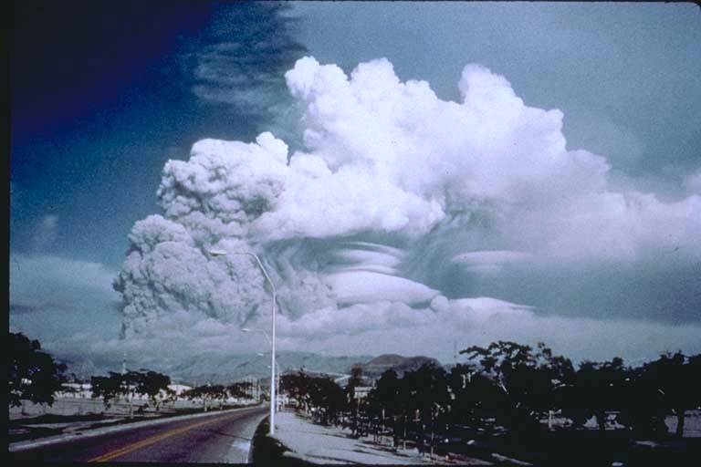 L'éruption du Mont Pinatubo en juin 1991. // Source : Flickr/CC/Kentucky National Guard Public Affairs Office
