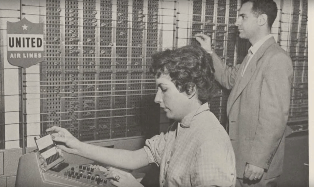 Le système inventé par Evelyne Berezin pour l'United Airlines. // Source : Capture d'écran Computer History Museum via YouTube