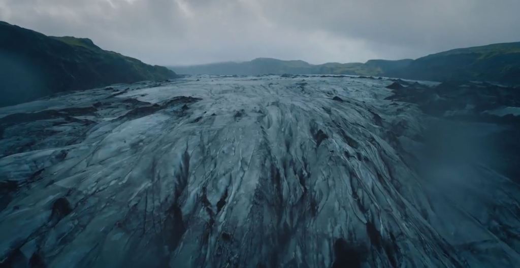 Ce glacier islandais se trouve dans la série au-delà du mur. // Source : Volare Video / Airvuz