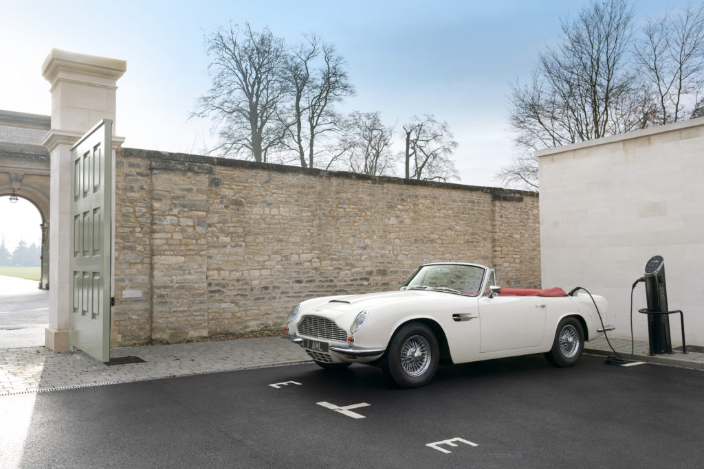 Aston Martin DB6 MkII Volante // Source : Aston Martin