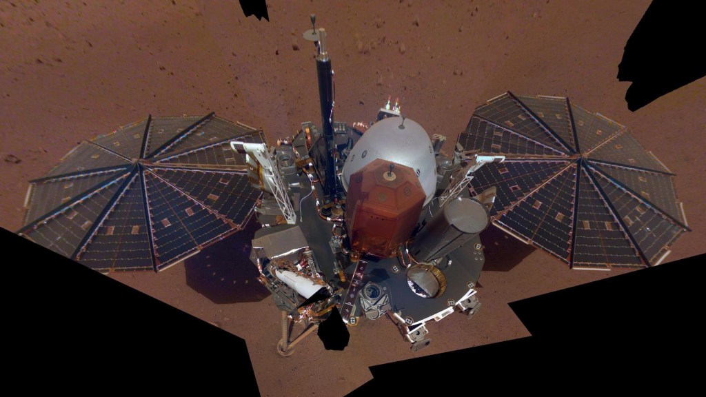 Le premier selfie d'InSight sur Mars. // Source : NASA/JPL-Caltech