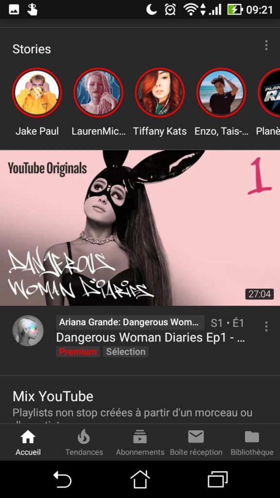 Au dessus de la vidéo d'Ariana Grande, des stories Instagram. // Source : Capture d'écran YouTube / Numerama