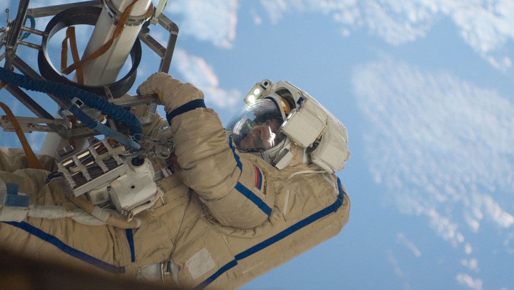 Sortie extravéhiculaire d'un cosmonaute. // Source : NASA