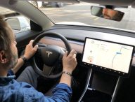 Au volant de la Tesla Model 3 // Source : Nicolas Valeano pour Numerama