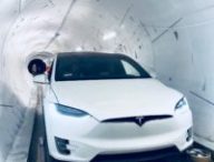Une Tesla dans le tunnel de The Boring Company. // Source : The Boring Company