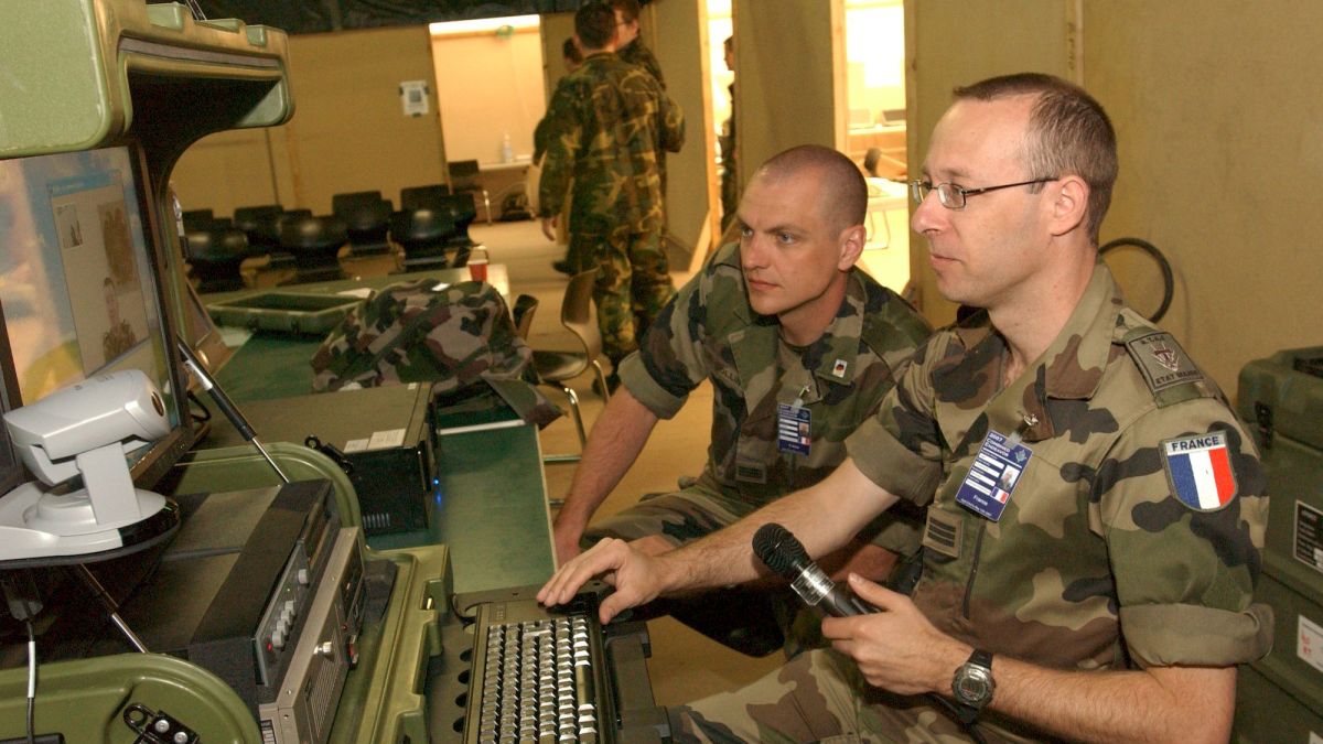 Des militaires français de la transmission, en 2007. // Source : Dayton Mitchell, via Wikipedia