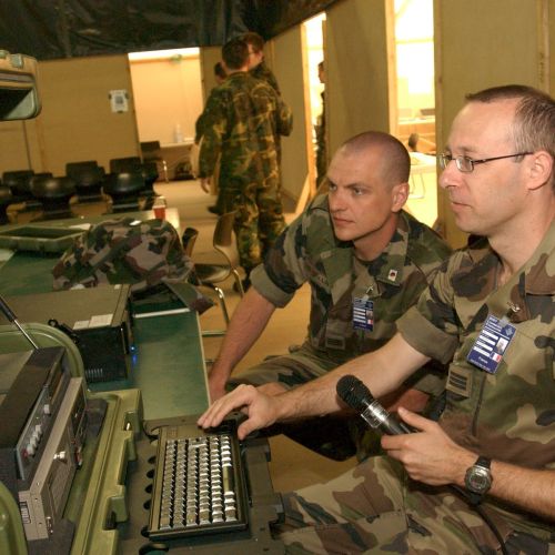Des militaires français de la transmission, en 2007. // Source : Dayton Mitchell, via Wikipedia