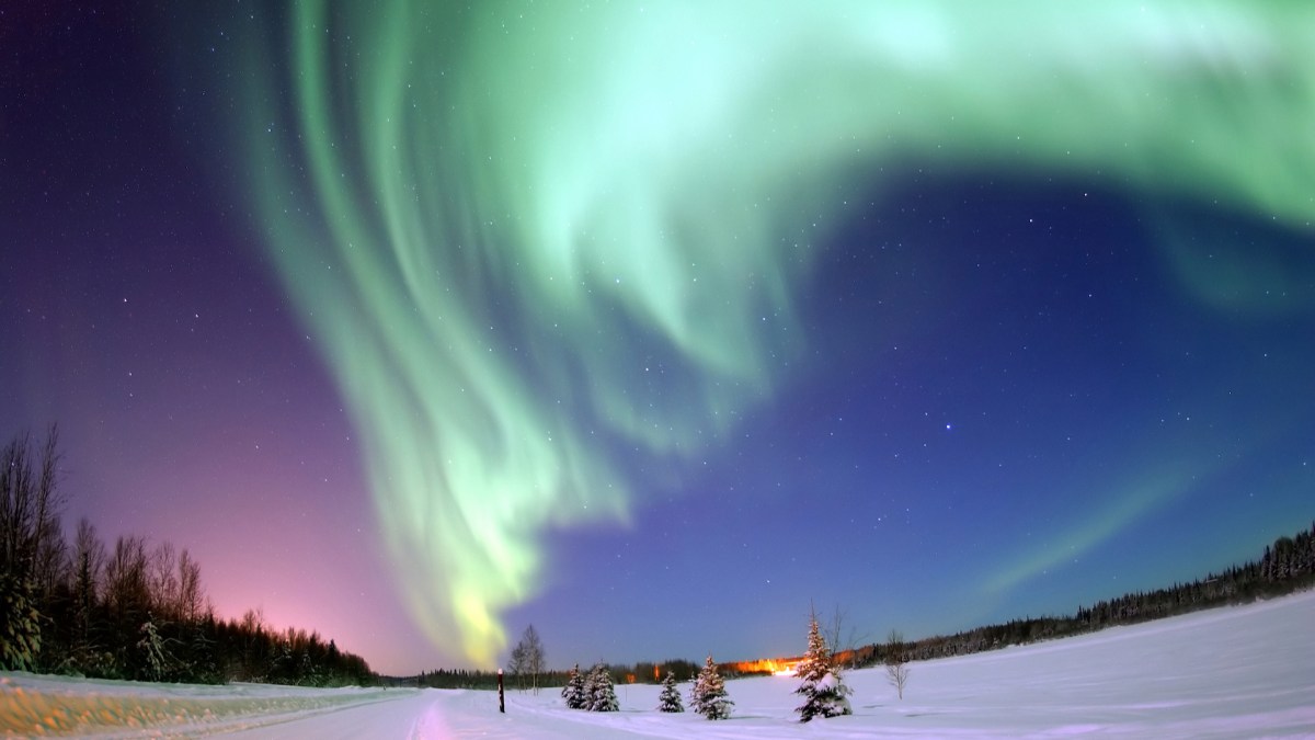 Une aurore boréale en Alaska. // Source : Flickr/CC/Nasa/Joshua Strang/USAF (photo recadrée)