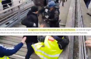 Christophe Dettinger, au centre de l'image, donne des coups à un policier. // Source : Line Press