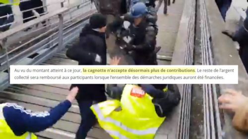 Christophe Dettinger, au centre de l'image, donne des coups à un policier. // Source : Line Press