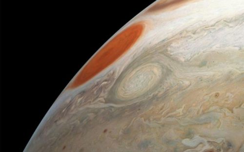 Les tornades jumelles sur Jupiter. // Source : NASA/JPL-Caltech/SwRI/MSSS/Gerald Eichstadt/Sean Doran