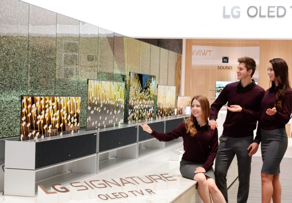 Téléviseur enroulable OLED LG Signature R // Source : LG Téléviseur enroulable OLED LG Signature R // Source : LG