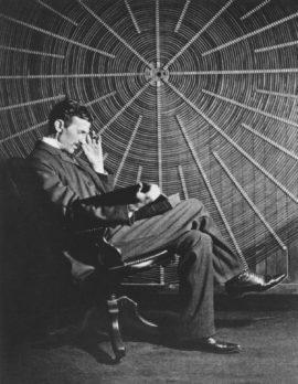 Nikola Tesla en 1896. // Source : Flickr/Domaine public