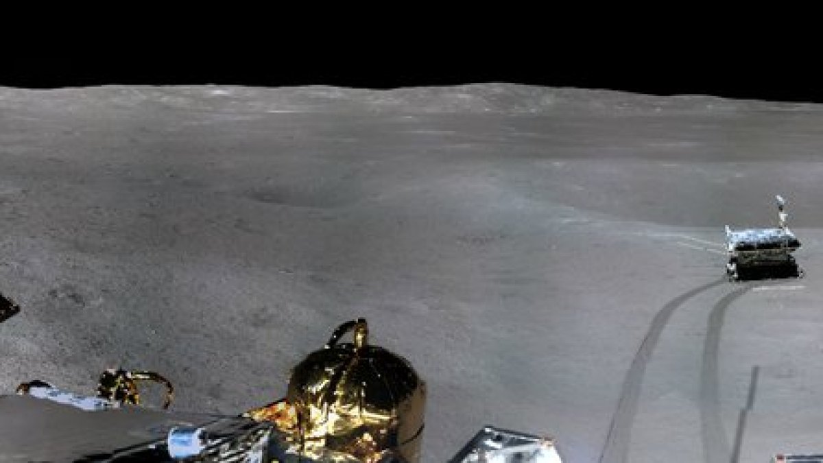 Photo panoramique de la face cachée de la Lune. // Source : CNSA