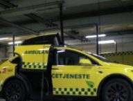 Ambulance Tesla Model X  // Source : Falck