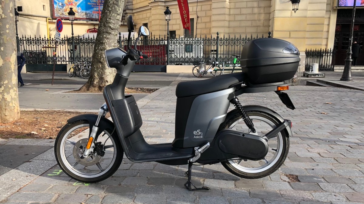 Scooter Askoll eS3 // Source : Marie Turcan pour Numerama