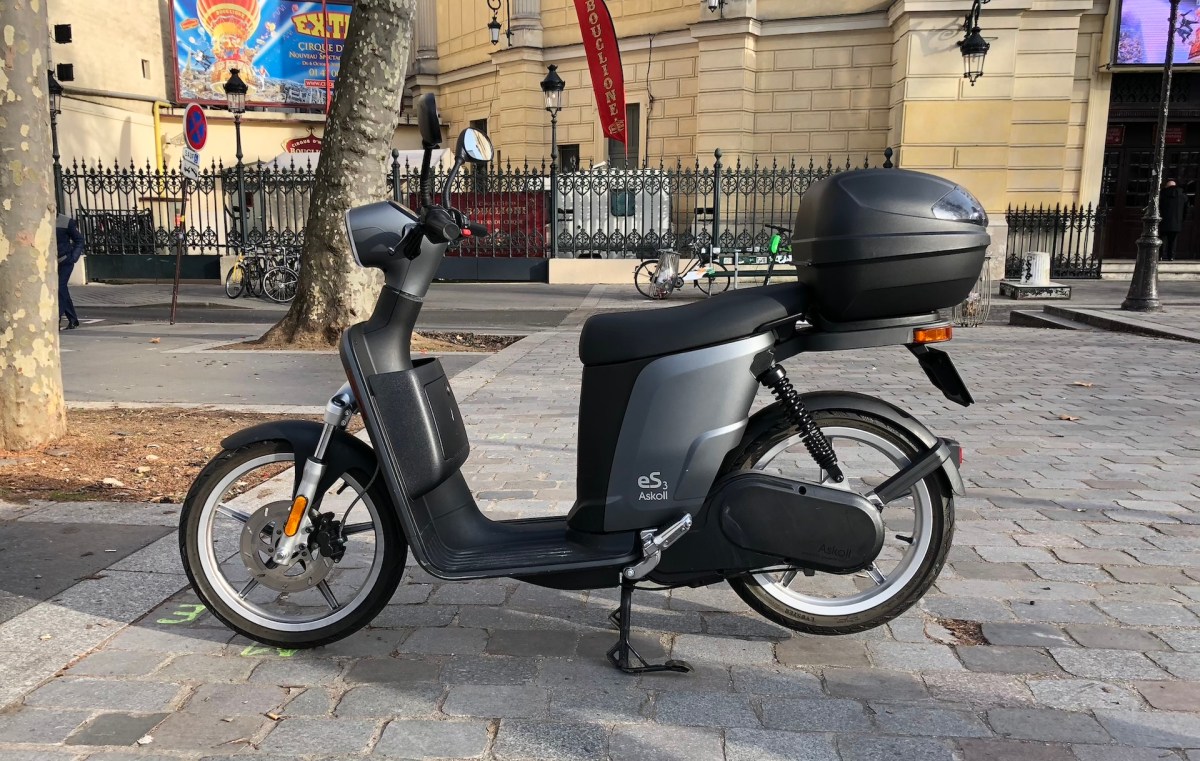 Scooter Askoll eS3 // Source : Marie Turcan pour Numerama