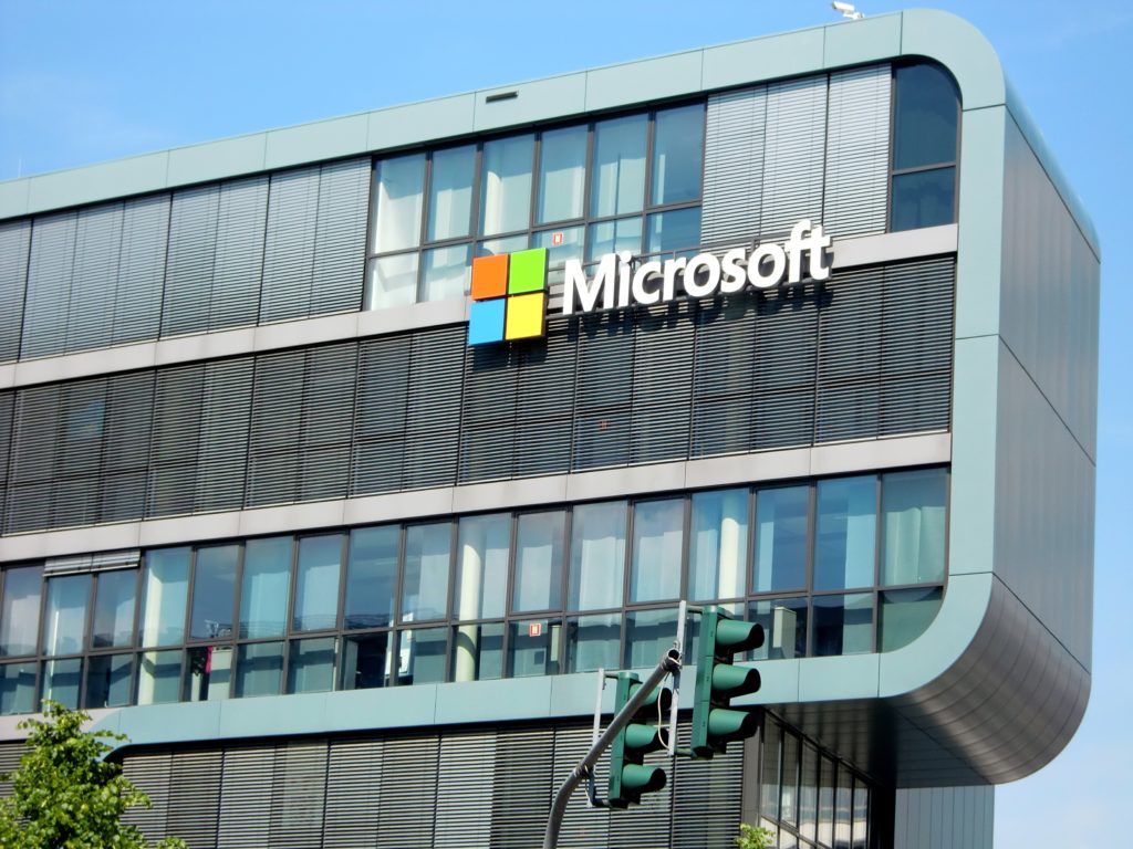 Microsoft se lance dans l'aventure « cross-platform »  // Source : Wikipédia