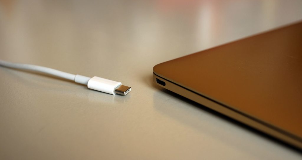 Câble USB-C // Source : Flickr/Maurizio Pesce