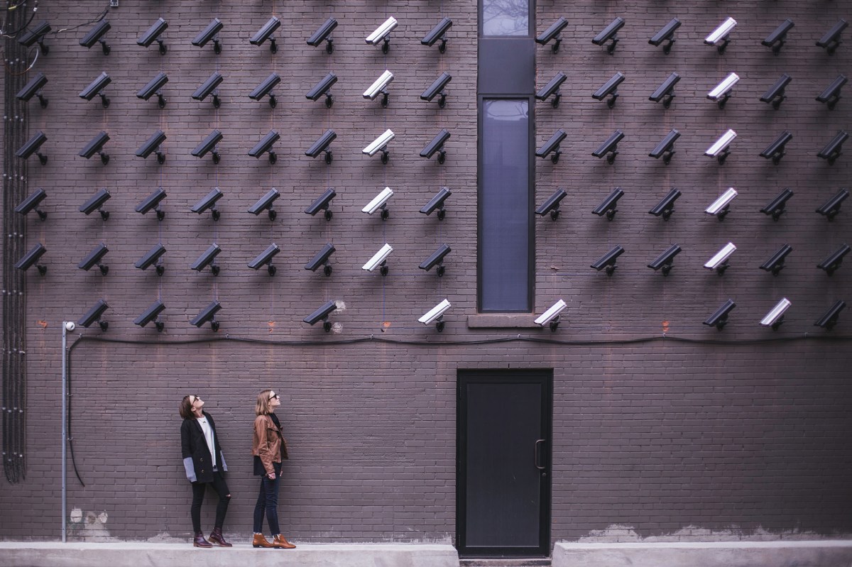 Des caméras de surveillance. // Source : Matthew Henry