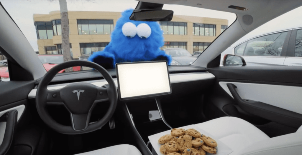 Mode Sentinelle des Tesla avec Cookie Monster // Source : Tesla Mode Sentinelle des Tesla avec Cookie Monster // Source : Tesla