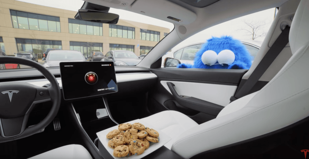 Mode Sentinelle des Tesla avec Cookie Monster // Source : Tesla