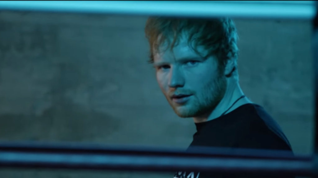 Ed Sheeran, dans le clip de Shape of you. // Source : Capture d'écran YouTube / Ed Sheeran
