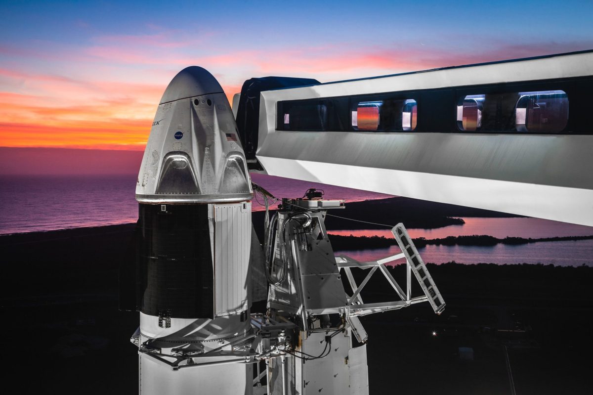 La capsule Dragon au sommet de la fusée Falcon 9. // Source : SpaceX