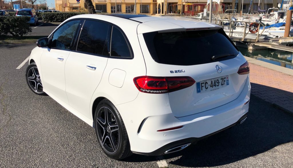 Arrière de la Mercedes Classe B // Source : Maxime Claudel pour Numerama Arrière de la Mercedes Classe B // Source : Maxime Claudel pour Numerama