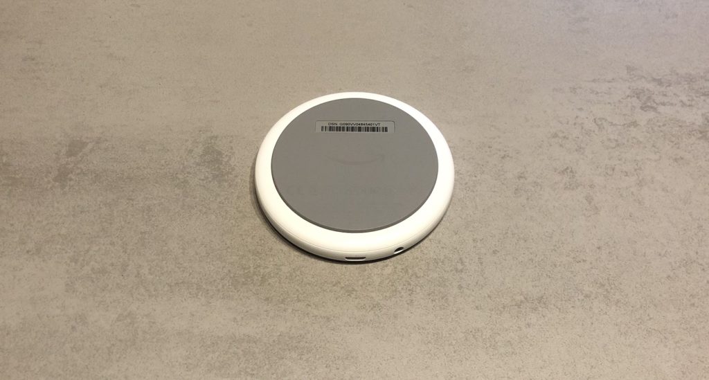 Amazon Echo Input (dos) // Source : Maxime Claudel pour Numerama Amazon Echo Input (dos) // Source : Maxime Claudel pour Numerama
