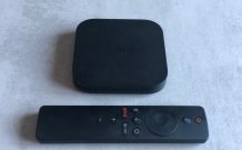 Xiaomi Mi Box S et sa télécommande // Source : Numerama Xiaomi Mi Box S et sa télécommande // Source : Numerama