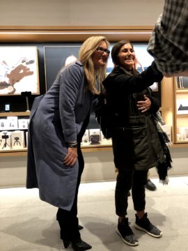Angela Ahrendts à l'Apple Store de Chicago // Source : Julien Cadot pour Numerama