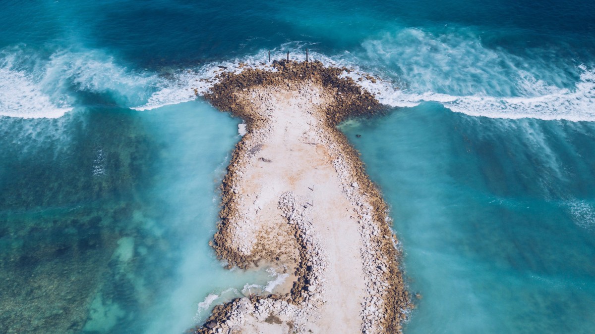 L'océan pourrait devenir encore plus bleu avec le réchauffement climatique. // Source : GoodFreePhotos (photo recadrée)