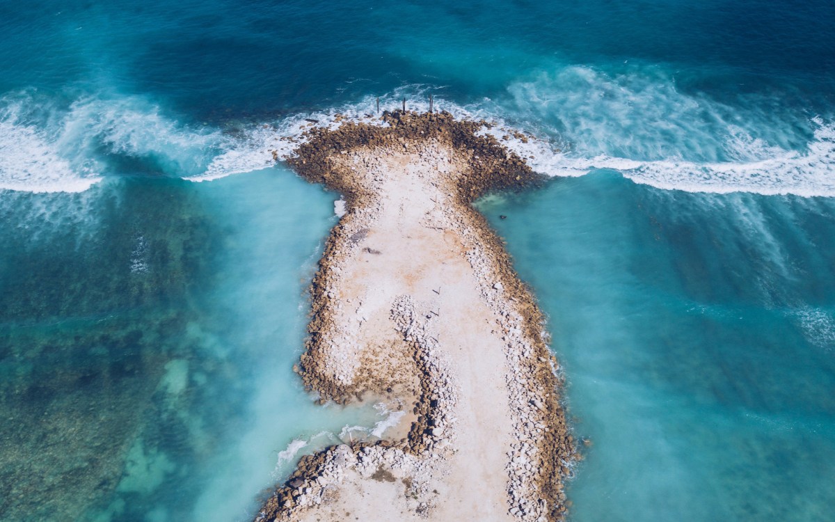 L'océan pourrait devenir encore plus bleu avec le réchauffement climatique. // Source : GoodFreePhotos (photo recadrée)