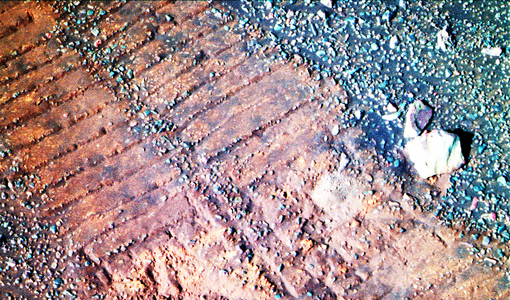 Des traces laissées par Opportunity sur Mars. // Source : Flickr/CC/Stuart Rankin (photo recadrée)