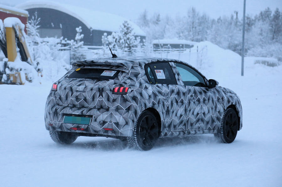 Peugeot 208 électrique  // Source : https://www.autocar.co.uk/car-news/new-cars/new-peugeot-208-electric-variant-caught-winter-testing