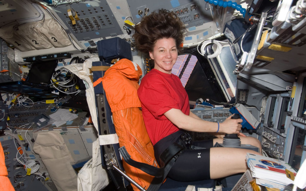 L'astronaute Cady Coleman à bord de l'ISS en 2011. // Source : Wikimedia/CC/Nasa (photo recadrée)