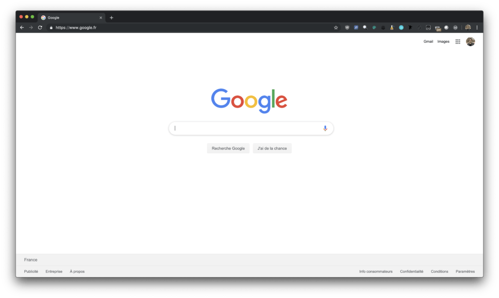 Google Chrome en mode sombre... mais pas Google // Source : Numerama