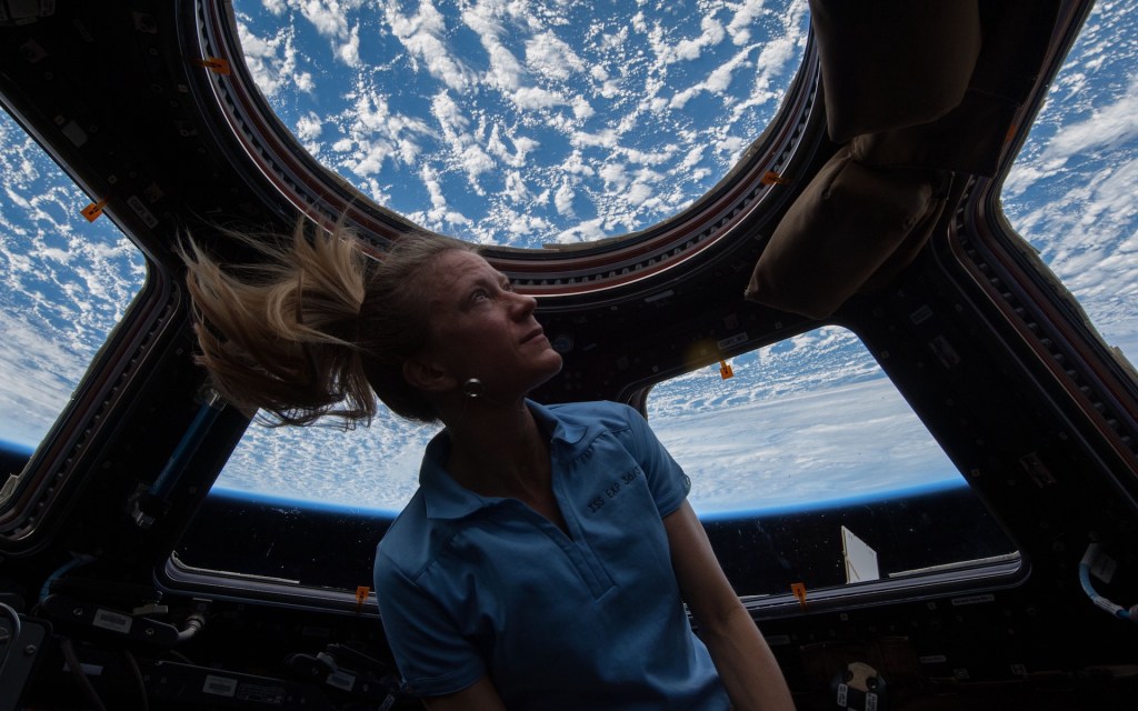 Une astronaute dans l'ISS. // Source : Pxhere/CC0 Domaine public (photo recadrée)